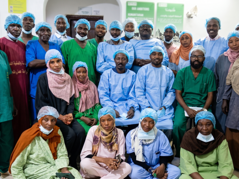 طبيب سوداني ينجو ويكشف تفاصيل مروعة عن مجزرة المستشفى السعودي بالفاشر
