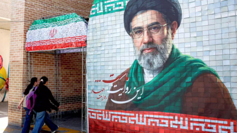 إيران ترد على المقترح الأمريكي للسلام في الشرق الأوسط عبر باكستان
