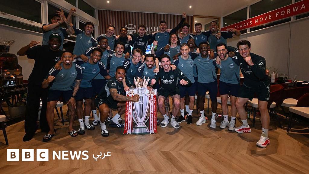 أرسنال يحتفل بلقب الدوري الإنجليزي بعد 22 عاماً من الغياب