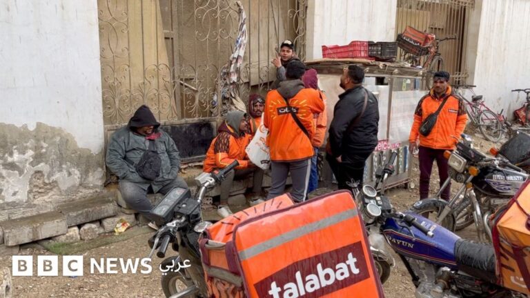 تحديات عمال توصيل الطلبات في مصر بين الرواتب المجزأة والافتقار للحماية الاجتماعية