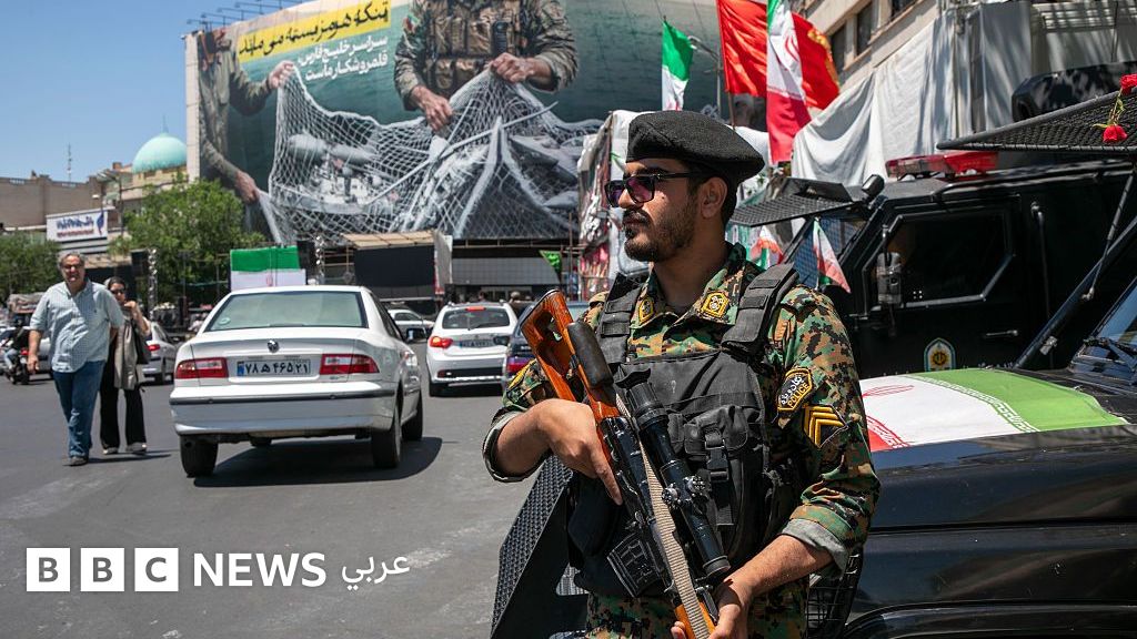 وزير الداخلية الباكستاني يزور طهران لتعزيز المحادثات المتعثرة مع واشنطن وسط تصاعد التوترات الإقليمية