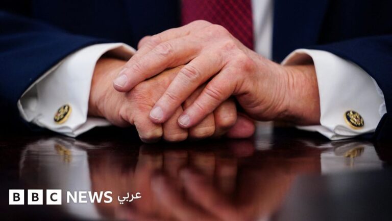 تغير لون يدي دونالد ترامب يثير القلق وتداعيات سياسية حول تشبيه إيران بألمانيا النازية