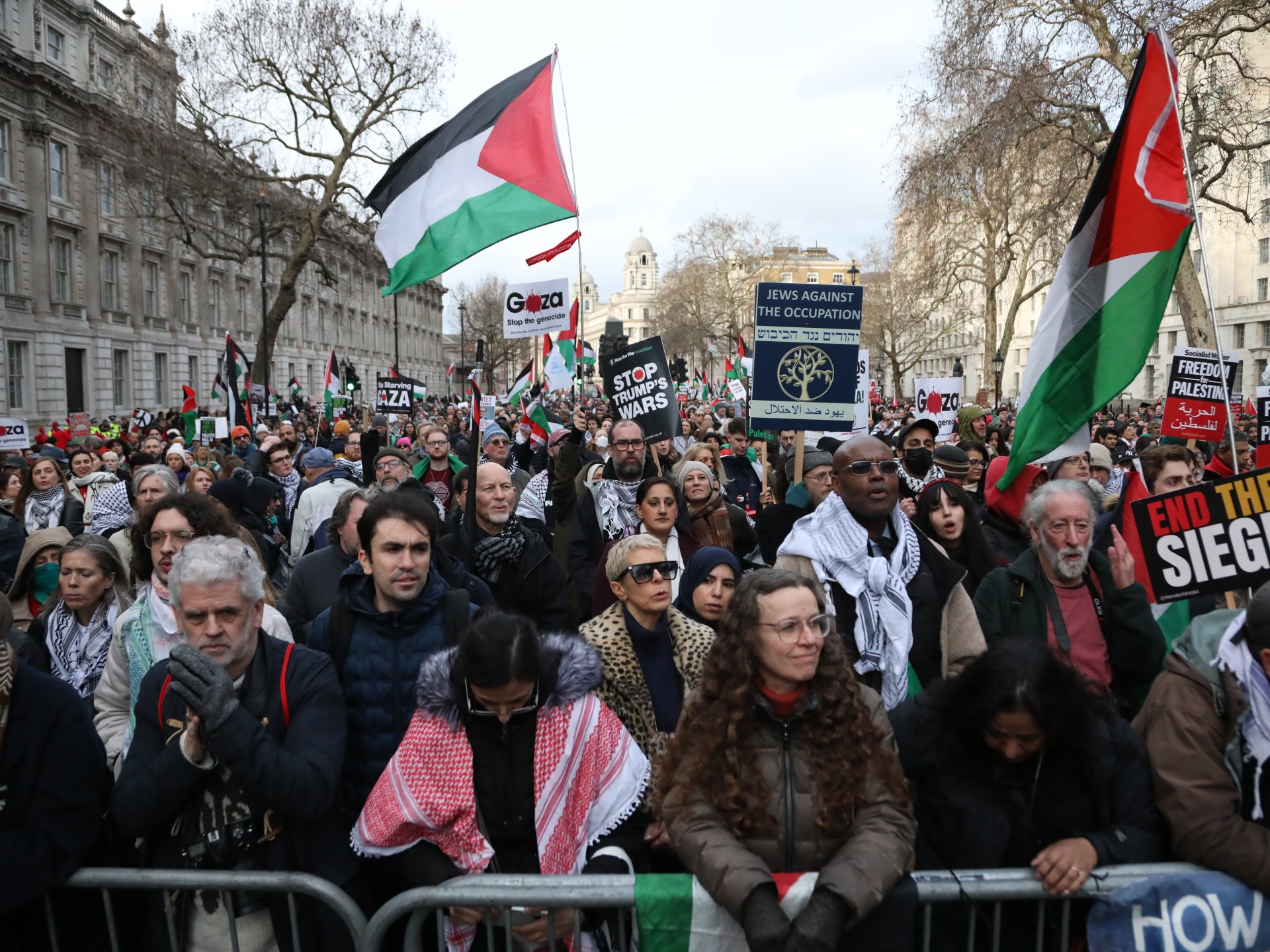 تصاعد النزاع السياسي بين ستارمر واللوبي البريطاني حول مسيرات دعم فلسطين في المملكة المتحدة