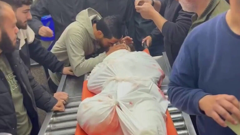 تشييع جثمان نجل خليل الحية في غزة عقب استهدافه من قبل الاحتلال الإسرائيلي