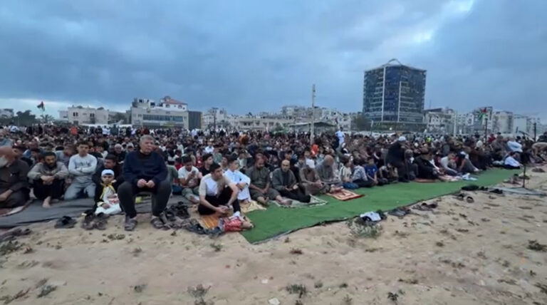 عيد الأضحى في غزة: الصلاة الجماعية والتشييع المهيب تعكسان واقع المدينة