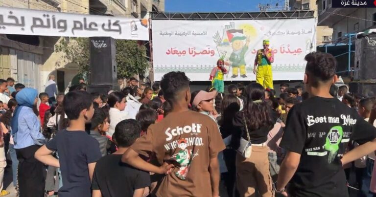 أطفال غزة يحتفلون بعيد الفطر وسط المعاناة والنزوح رغم الدمار