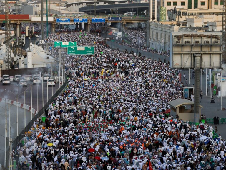 السعودية تعلن نجاح موسم الحج وتواصل الحجاج أداء مناسكهم بطمأنينة