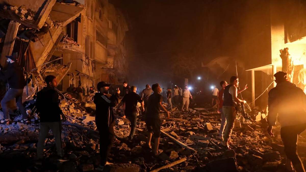 قصف إسرائيلي يستهدف مركز شرطة ويشعل حرائق في خيام النازحين بغزة ويسفر عن 3 شهداء
