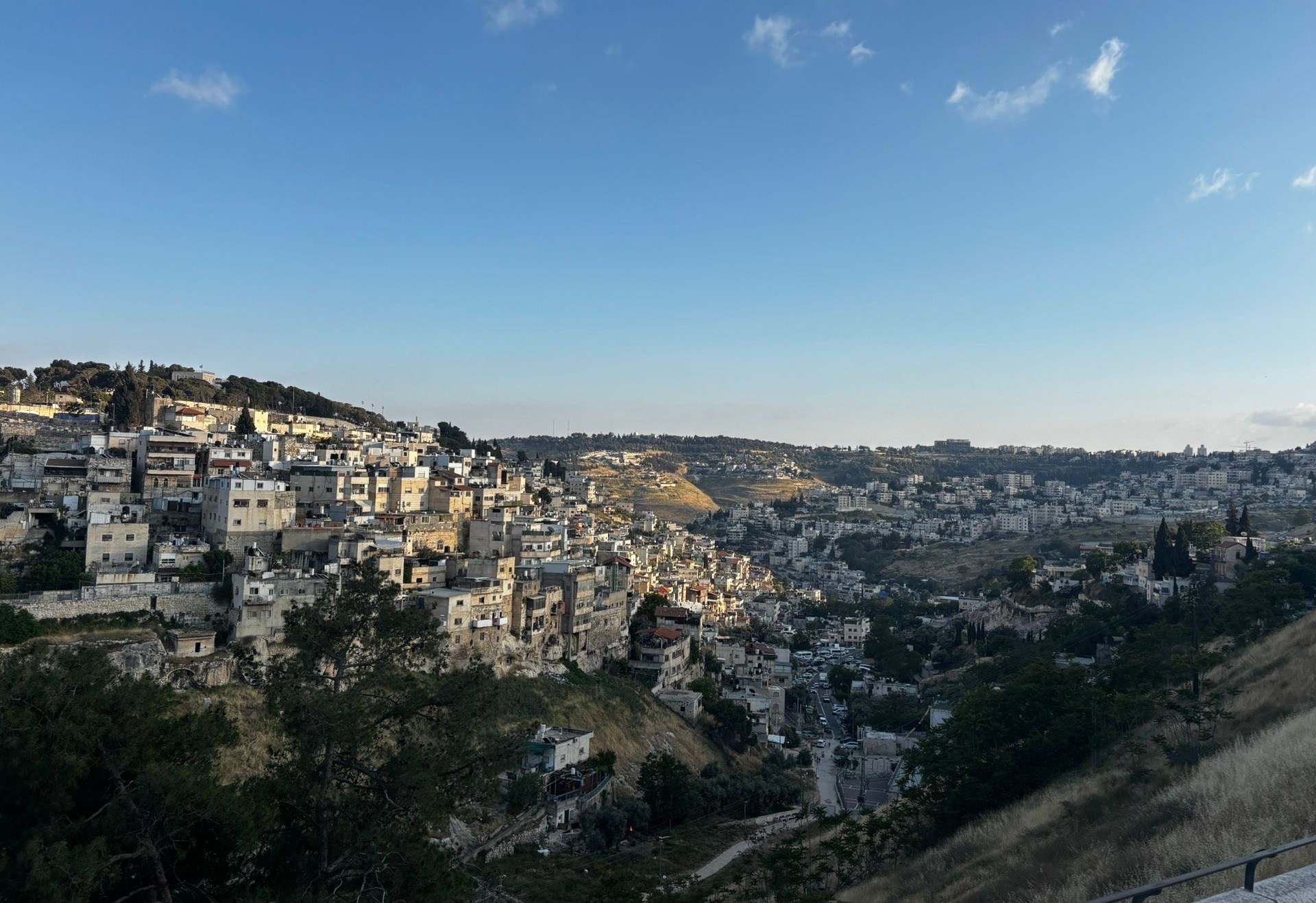 قصة أكناف بيت المقدس: اعتقال متكرر وحظر بناء يزيدان معاناة الفلسطينيين