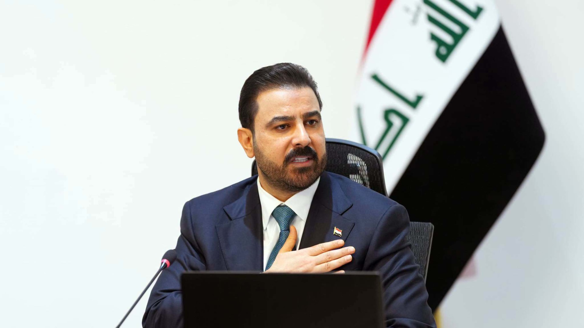 رئيس وزراء العراق يتوعد بمواصلة مكافحة الفساد بعد اعتقالات واسعة