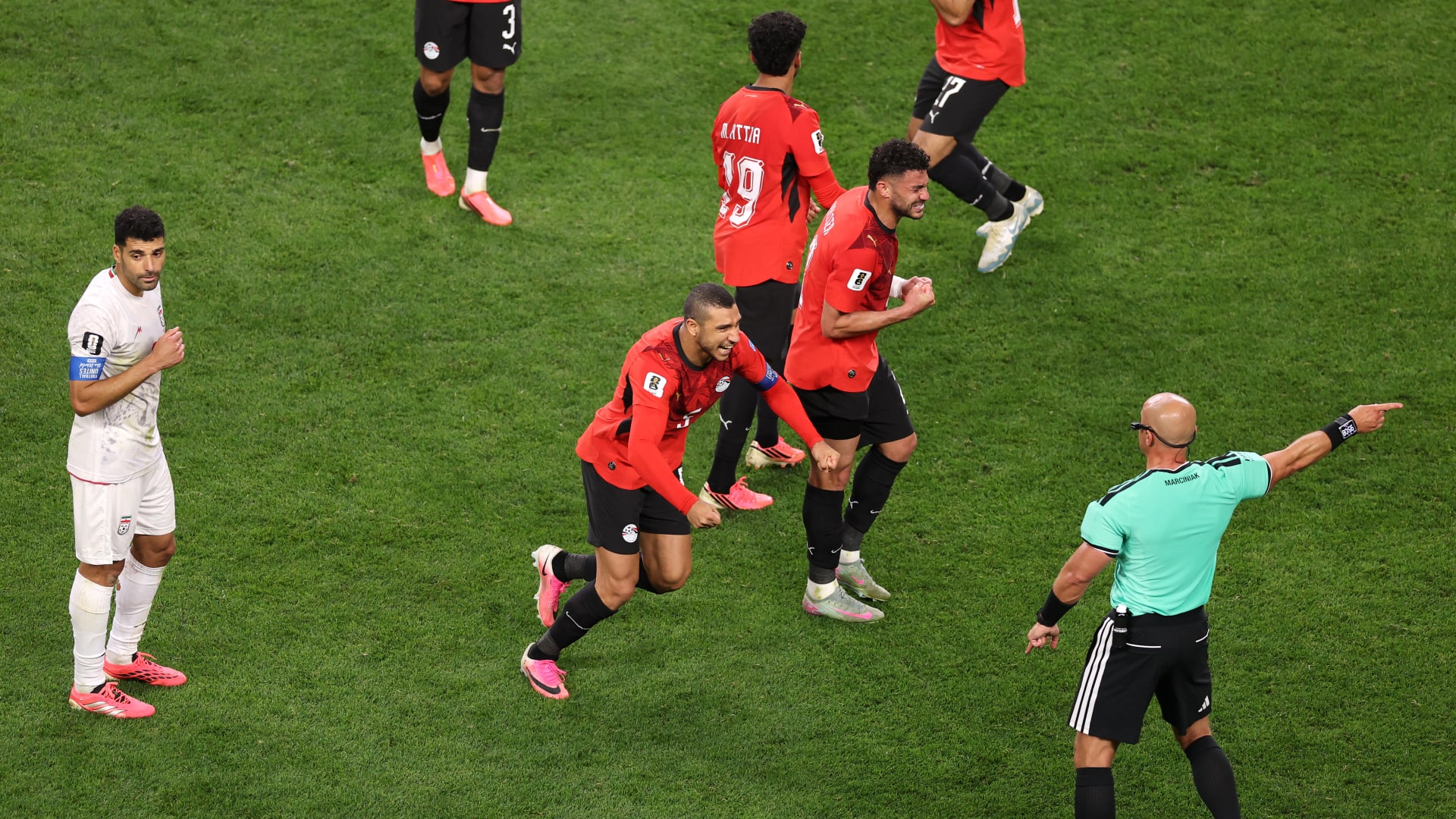 علاء مبارك يبارك تأهل منتخب مصر لدور الـ32 في كأس العالم ويعبر عن تفاؤله بالتأهل للدور المقبل