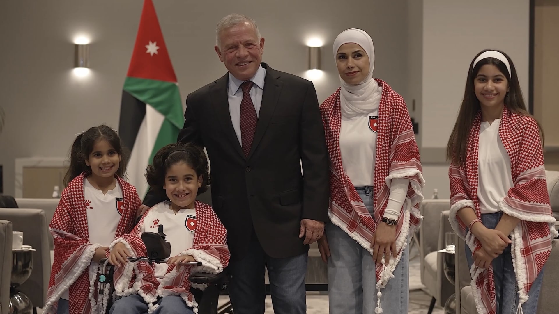 ملك الأردن يحقق أمنية الطفل شهم بدعوته لمباراة الأردن ضد الأرجنتين في المونديال