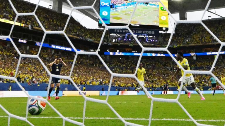 استقالة مدرب منتخب اسكتلندا ستيف كلارك بعد الإقصاء من كأس العالم 2026