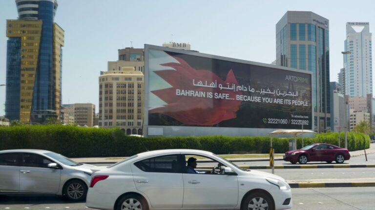 البحرين تكشف حجم الأضرار بعد هجوم إيراني وتؤكد اعتراض الصواريخ والطائرات المسيّرة