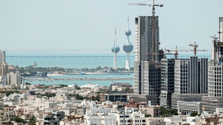 الخارجية الكويتية تدين الهجمات الإيرانية وتعتبرها انتهاكًا صارخًا للسيادة