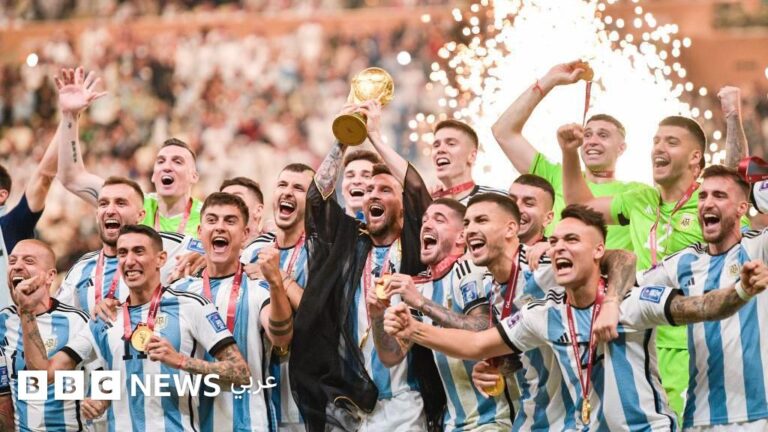 كأس العالم 2026: كيف يلجأ مشجعو كرة القدم لقوى خارقة لدعم منتخباتهم؟