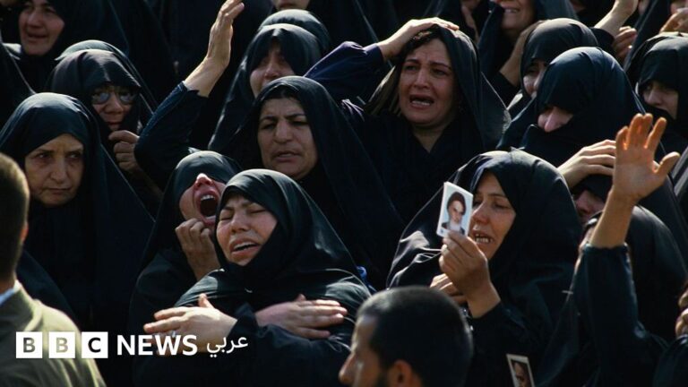 تشييع مؤسس الجمهورية الإسلامية روح الله الخميني عام 1989 ومراسم التشييع الفوضوية