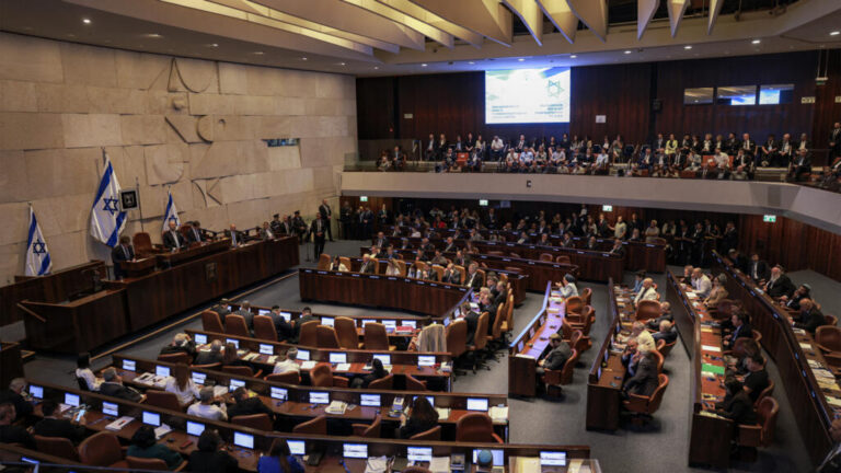 البرلمان الإسرائيلي يحدد 27 أكتوبر موعداً للانتخابات التشريعية في استفتاء على زعامة نتنياهو