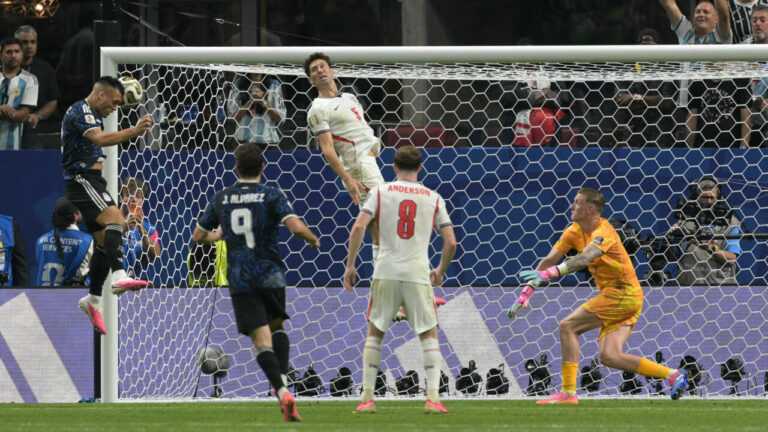 منتخب الأرجنتين يحقق فوزًا مثيرًا على إنجلترا 2-1 ويتأهل إلى نهائي كأس العالم 2026 ضد إسبانيا