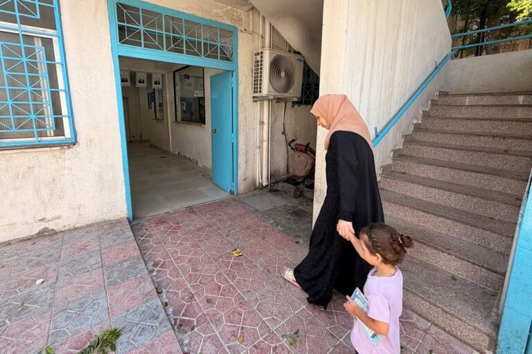 الأونروا في الأردن ولبنان وسوريا: شبكة أمان حيوية تواجه أزمات مالية وتحديات تشغيلية