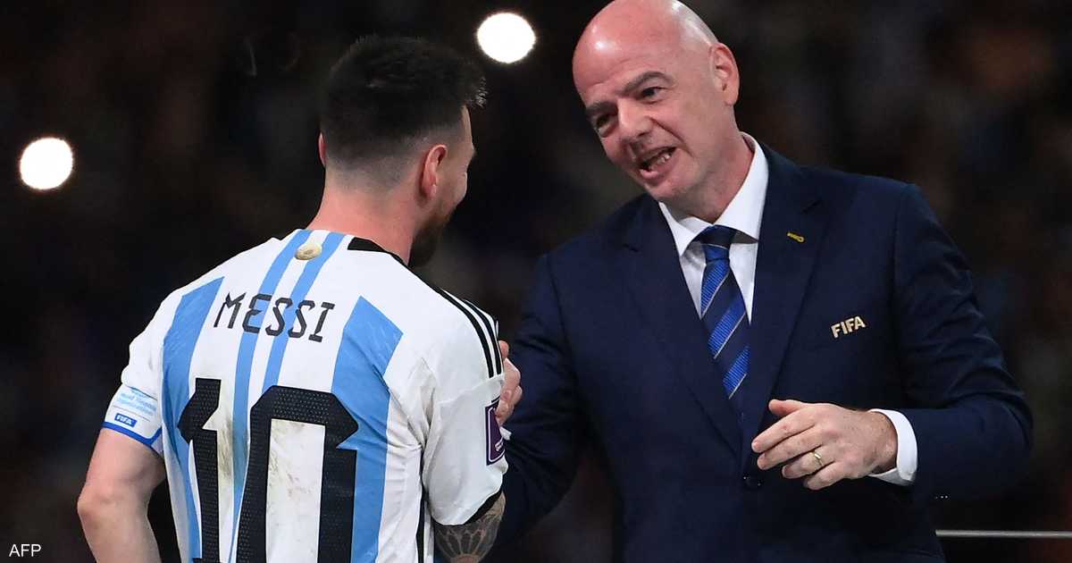 جاني إنفانتينو يثير جدلاً بدعمه الظاهر للأرجنتين في كأس العالم ويؤكد حياديته