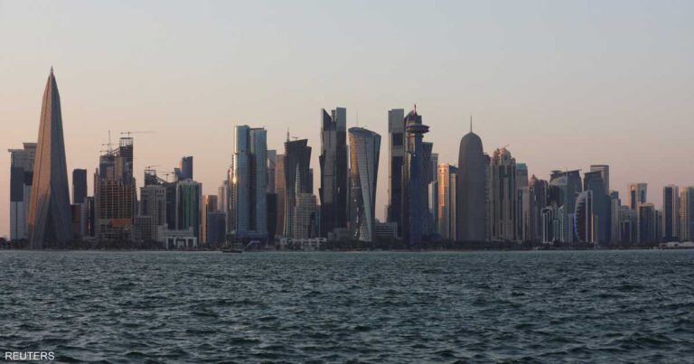 قطر تعلن استئناف الملاحة البحرية بشكل كامل بعد تعليق مؤقت