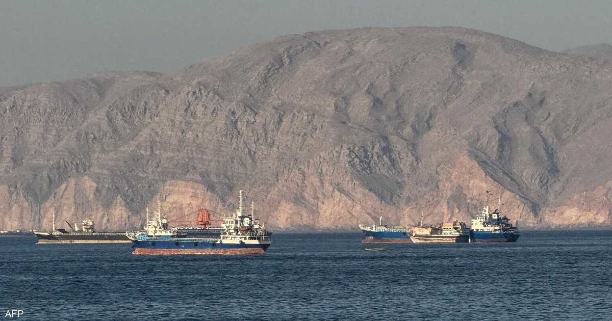 هيئة بريطانية تعلن اندلاع حريق في ناقلة إثر إصابتها بمقذوف قبالة سواحل عمان