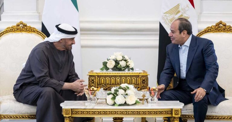 رئيس الإمارات يصل العلمين ويلتقي الرئيس المصري لتعزيز علاقات التعاون