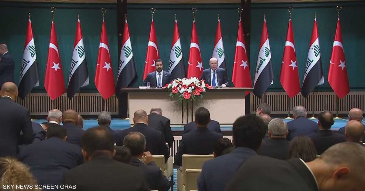 وزير النقل العراقي يرفض توقيع اتفاقية مشروع طريق التنمية في موقف محرج أمام رئيس الوزراء والجانب التركي