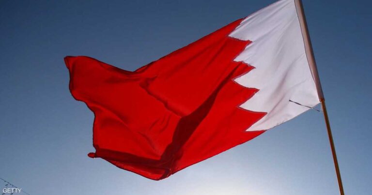 البحرين تفعل صفارات الإنذار وتدعو المواطنين للملازمة في الأماكن الآمنة مع تصاعد التوترات