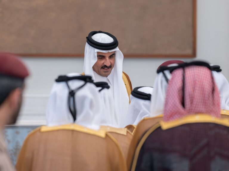 أمير قطر يستقبل المعزين في وفاة الأمير الوالد لليوم الثاني على التوالي