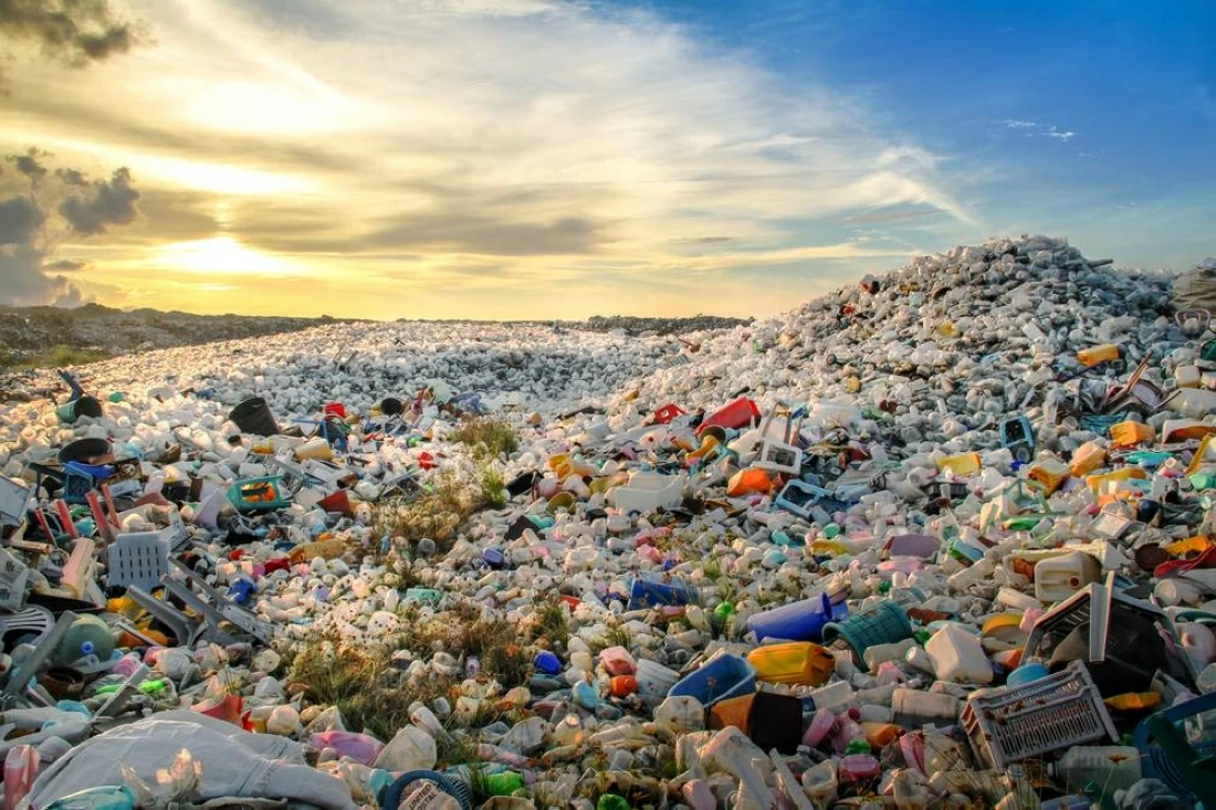 أكثر من 52 مليون طن نفايات بلاستيكية تُلقى في البيئة سنوياً وتفاقم الأزمة في الدول النامية