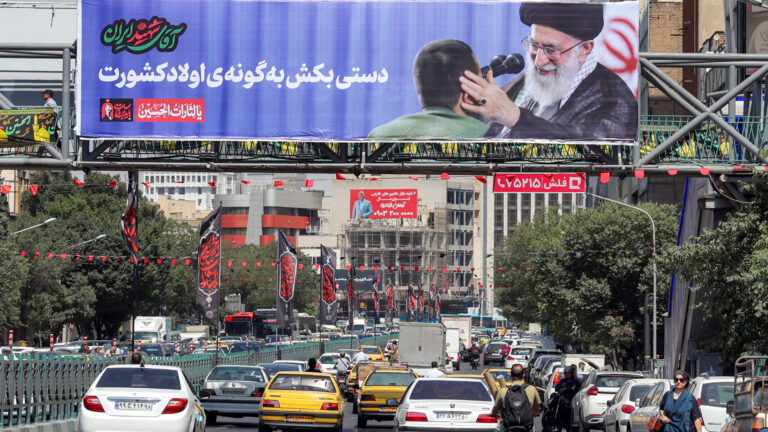 وزير الخارجية الإيراني يصف مراسم تشييع خامنئي في العراق بأنها حدث سيخلده التاريخ