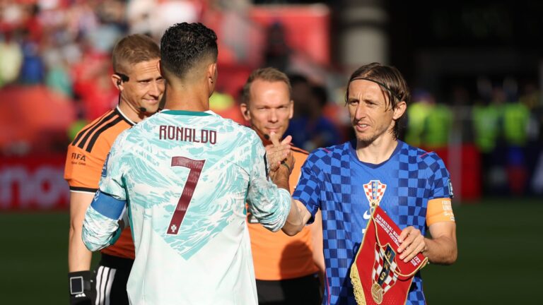 لحظة لقاء مودريتش ورونالدو في مباراة كرواتيا والبرتغال تثير تفاعلاً واسعاً