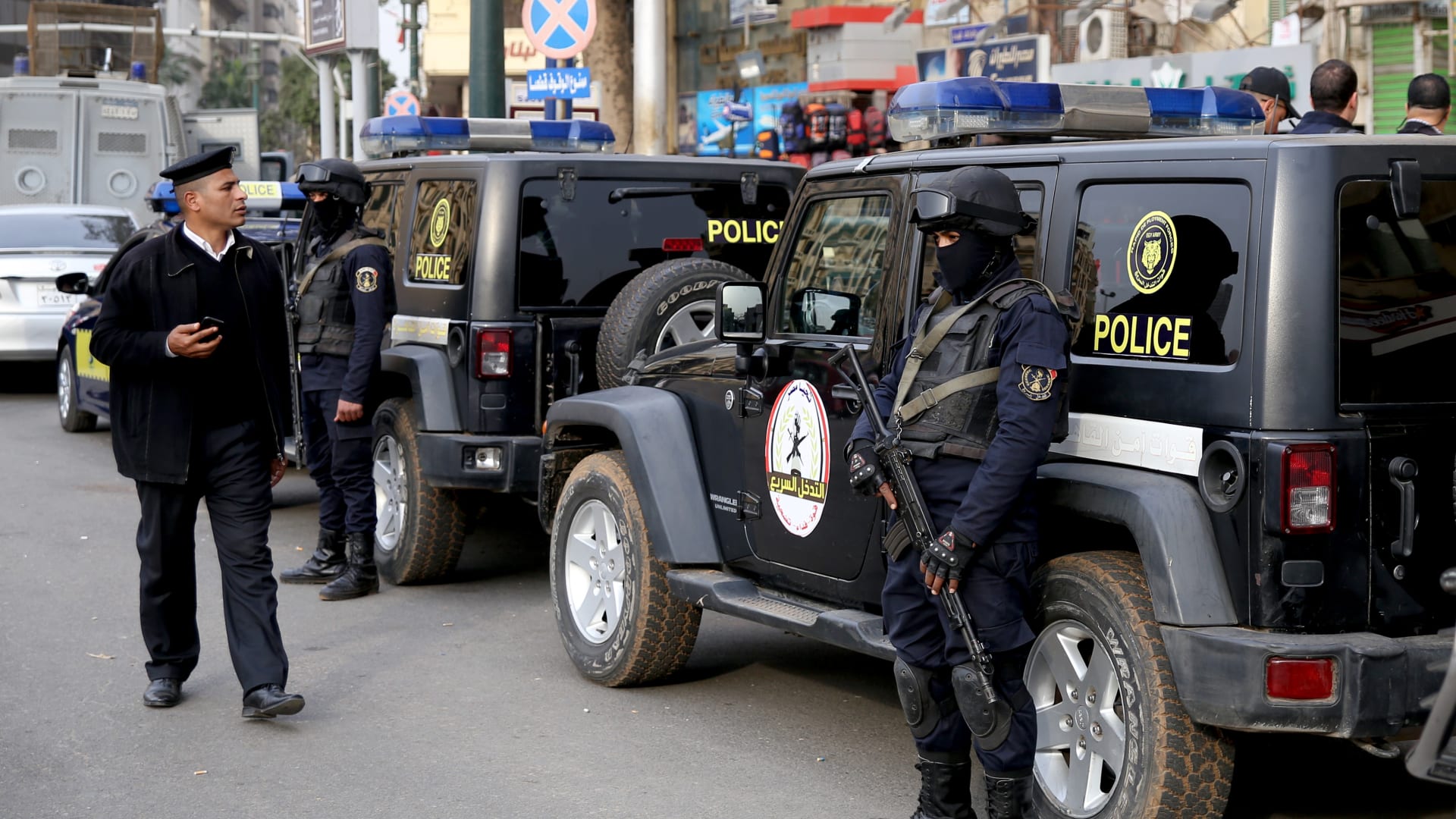 القبض على شخصين في مصر ارتديا النقاب لسرقة سيدة مسنة بعد تكميمها وتكبيلها