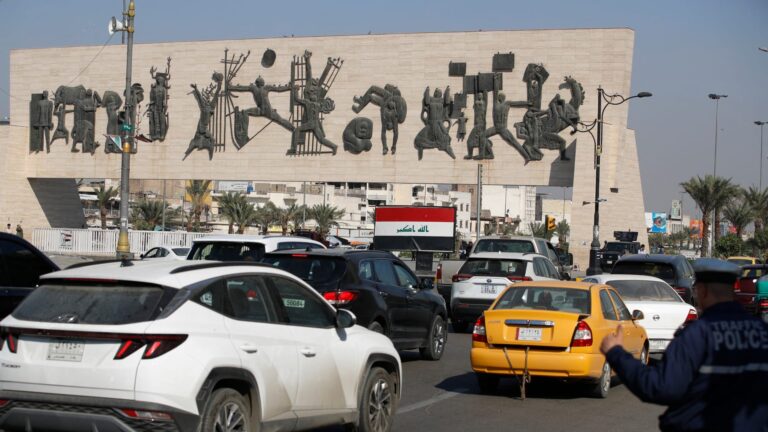 تداول صورة ملابس داخلية ذهبية منسوبة لمنزل نائب عراقية خلال حملة مداهمات.. هل هي صحيحة؟