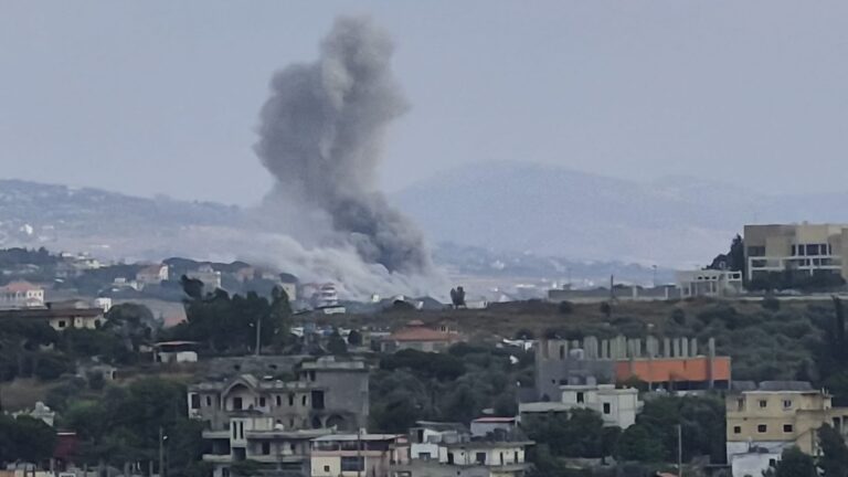 رئيس البرلمان الإيراني يلتقي وفد حزب الله في مراسم تشييع خامنئي ويؤكد دعم إيران و«الخط الأحمر»
