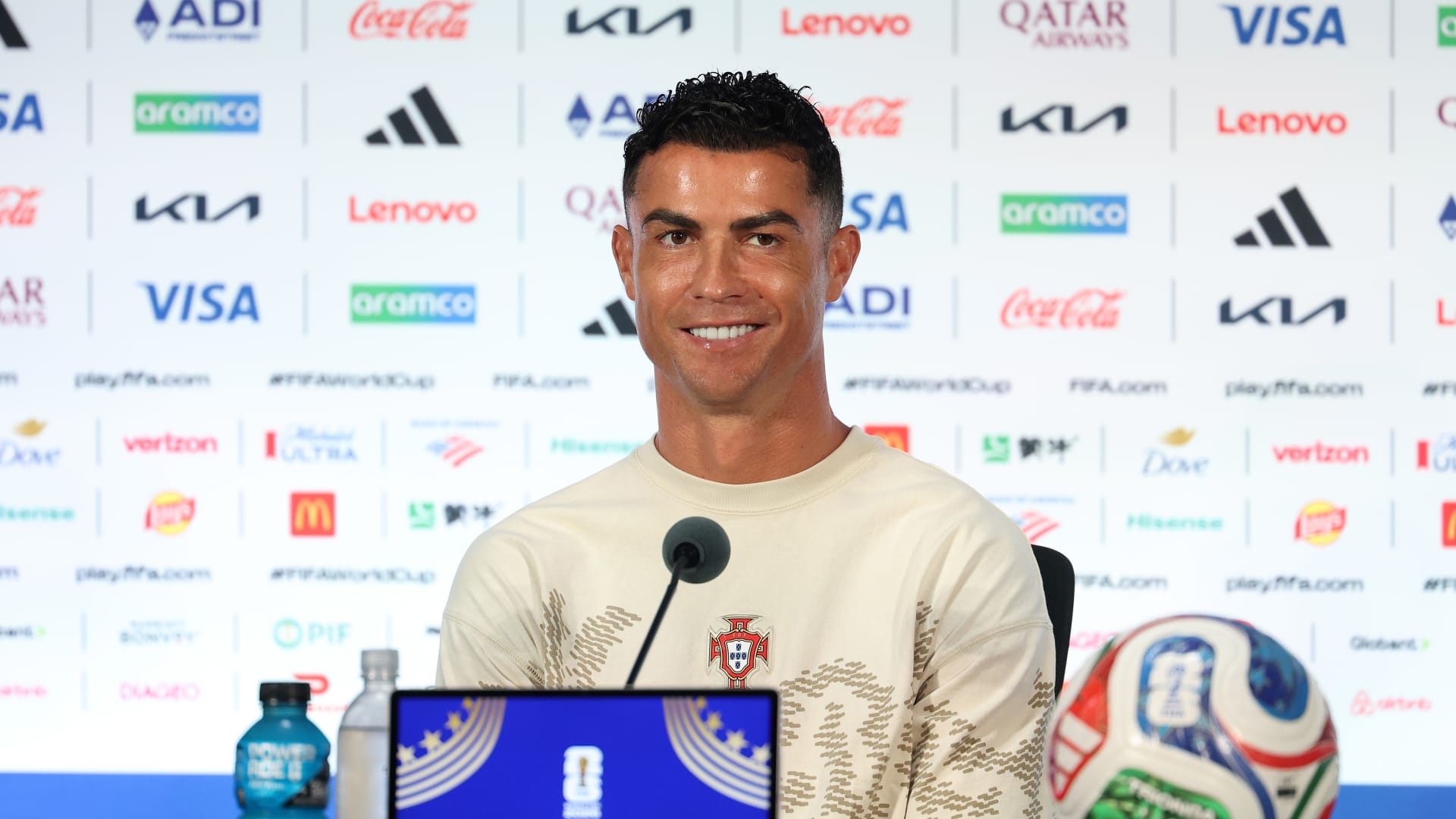 رونالدو يؤكد: كأس العالم الحالي هو الأخير لي مع منتخب البرتغال واعتزالي بيدي