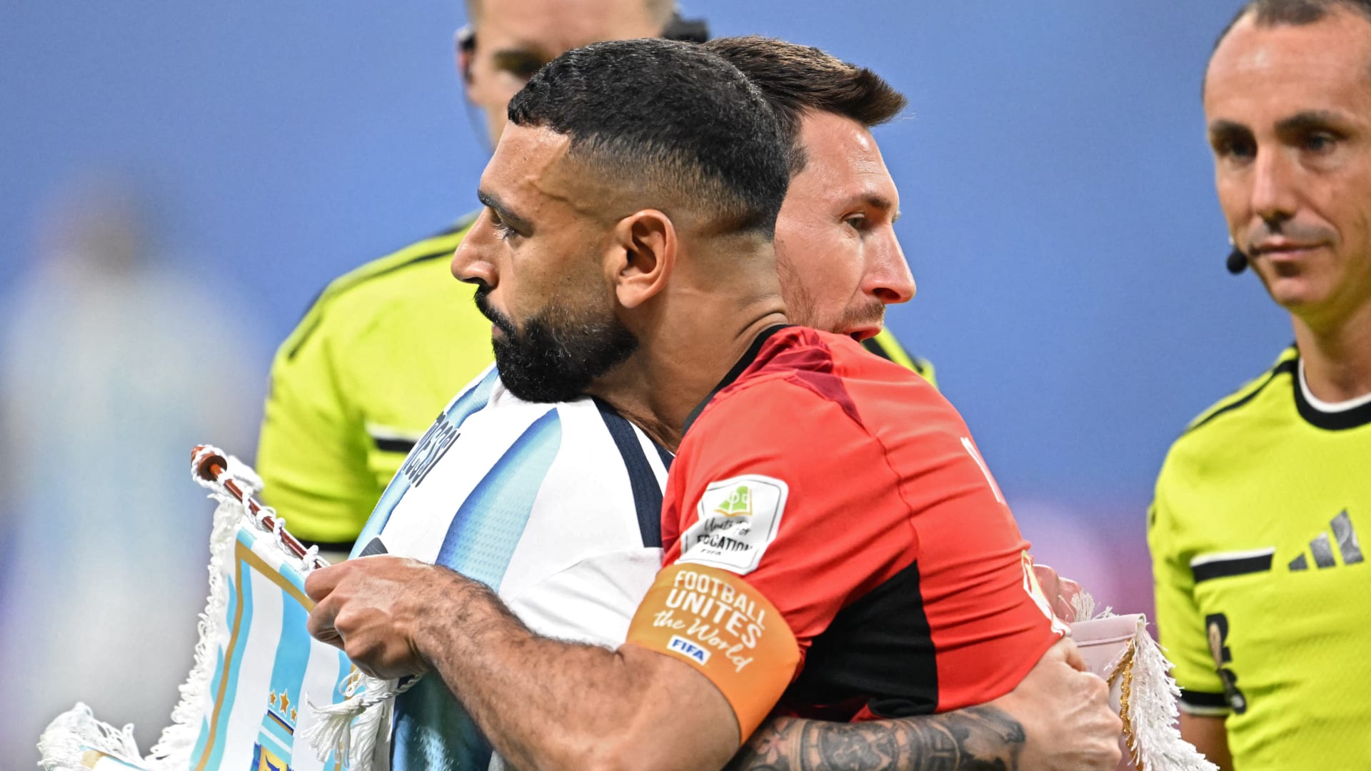 لحظة مميزة بين ميسي ومحمد صلاح خلال مباراة مصر والأرجنتين بكأس العالم 2026