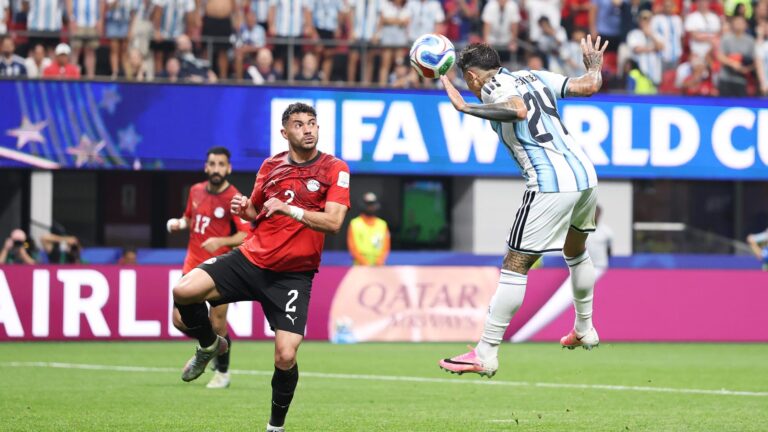 مصر تودع المونديال برأس مرفوع بعد خسارتها الدرامية أمام الأرجنتين
