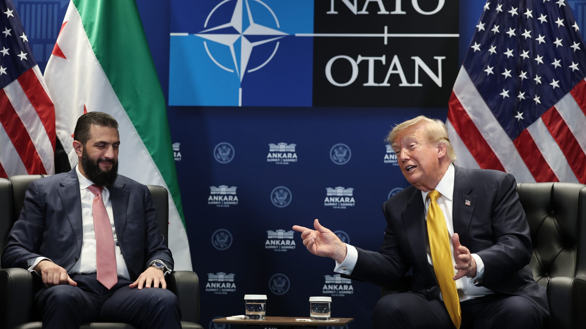 السعودية ترحب بإعلان ترامب عن نية إنهاء تصنيف سوريا كدولة راعية للإرهاب