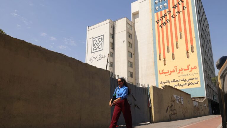 إيران تحذر من تداعيات تهديد ترامب بالتحرك ضد جزيرة خرج