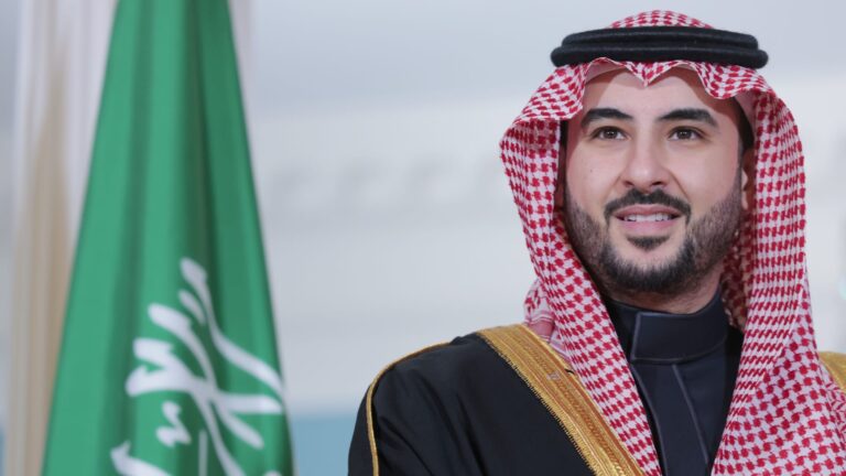 وزيرا دفاع السعودية وتركيا يبحثان تطوير التعاون العسكري في اتصال هاتفي