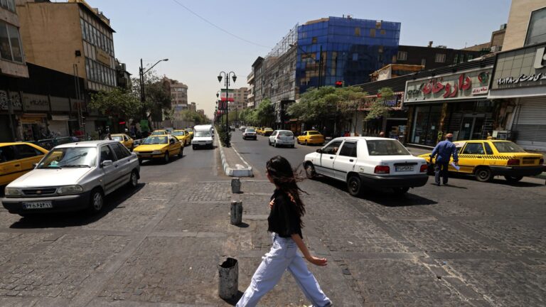 مسؤولة أمريكية سابقة تكشف أسباب توقف الضربات العسكرية على إيران خلال عطلة نهاية الأسبوع