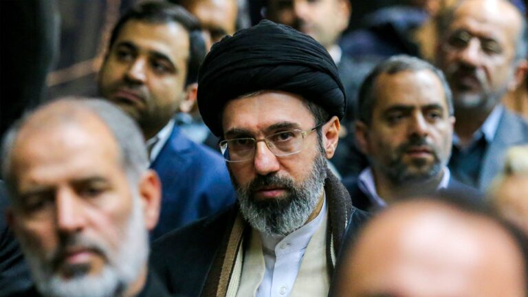 مجتبى خامنئي يرسل رسالة دعم لحزب الله ويتحدث عن أمريكا وإسرائيل