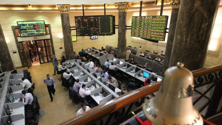 البورصة المصرية تقترب من مستويات تاريخية بدعم الأسهم القيادية وزيادة السيولة