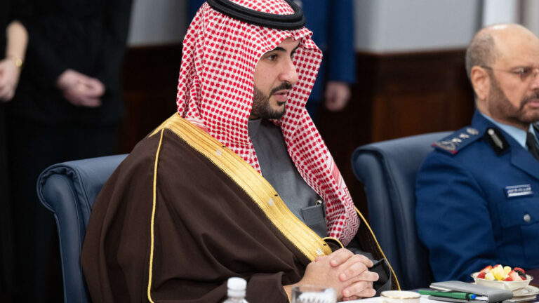 وزير الدفاع السعودي يلتقي نائب الرئيس الأمريكي لمناقشة التطورات الإقليمية عقب الضربة المشتركة على العراق