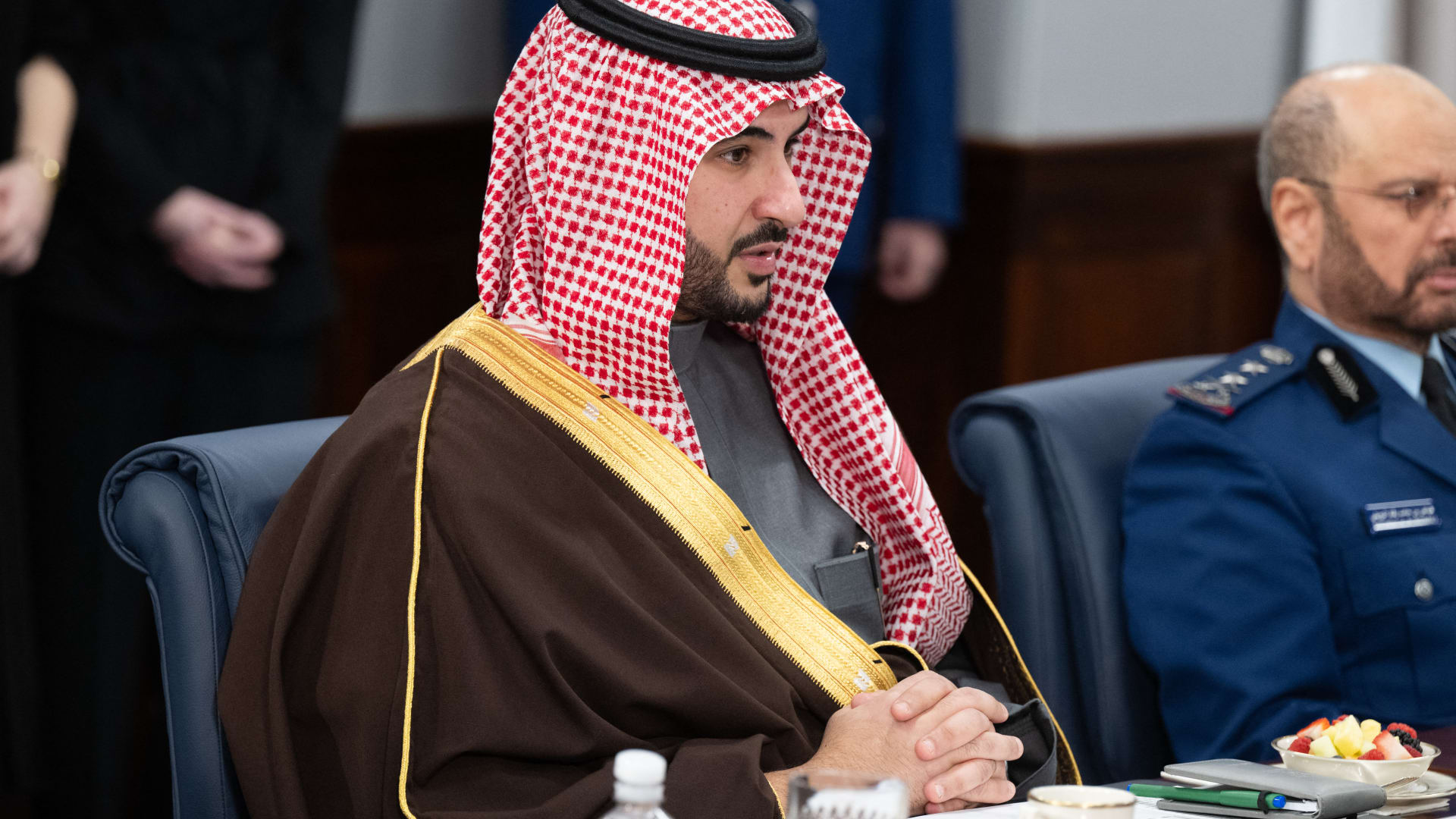 وزير الدفاع السعودي يلتقي نائب الرئيس الأمريكي لمناقشة التطورات الإقليمية عقب الضربة المشتركة على العراق