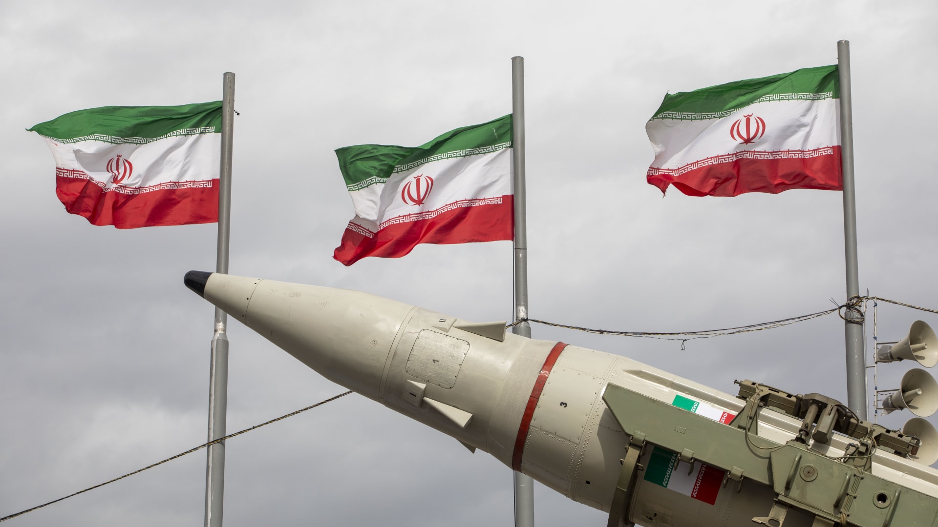 إيران تستأنف القتال بعد توقف أمريكا عن إطلاق النار: هجوم مفاجئ يغير دينامية الصراع