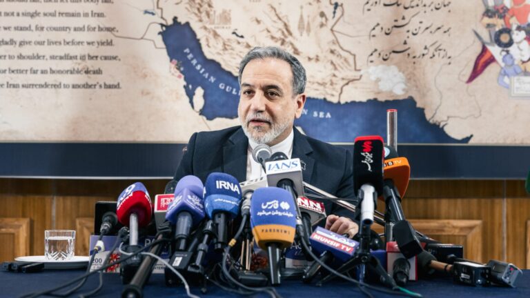 وزير خارجية إيران يصف مصر بـ”الصديق والشريك المهم” بعد هجوم ميناء دمياط